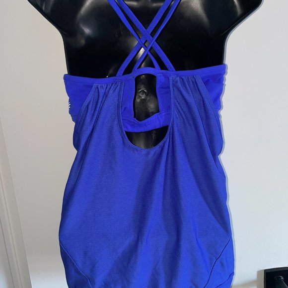 Athleta tank top with built in sports bra - Picture 3 of 4